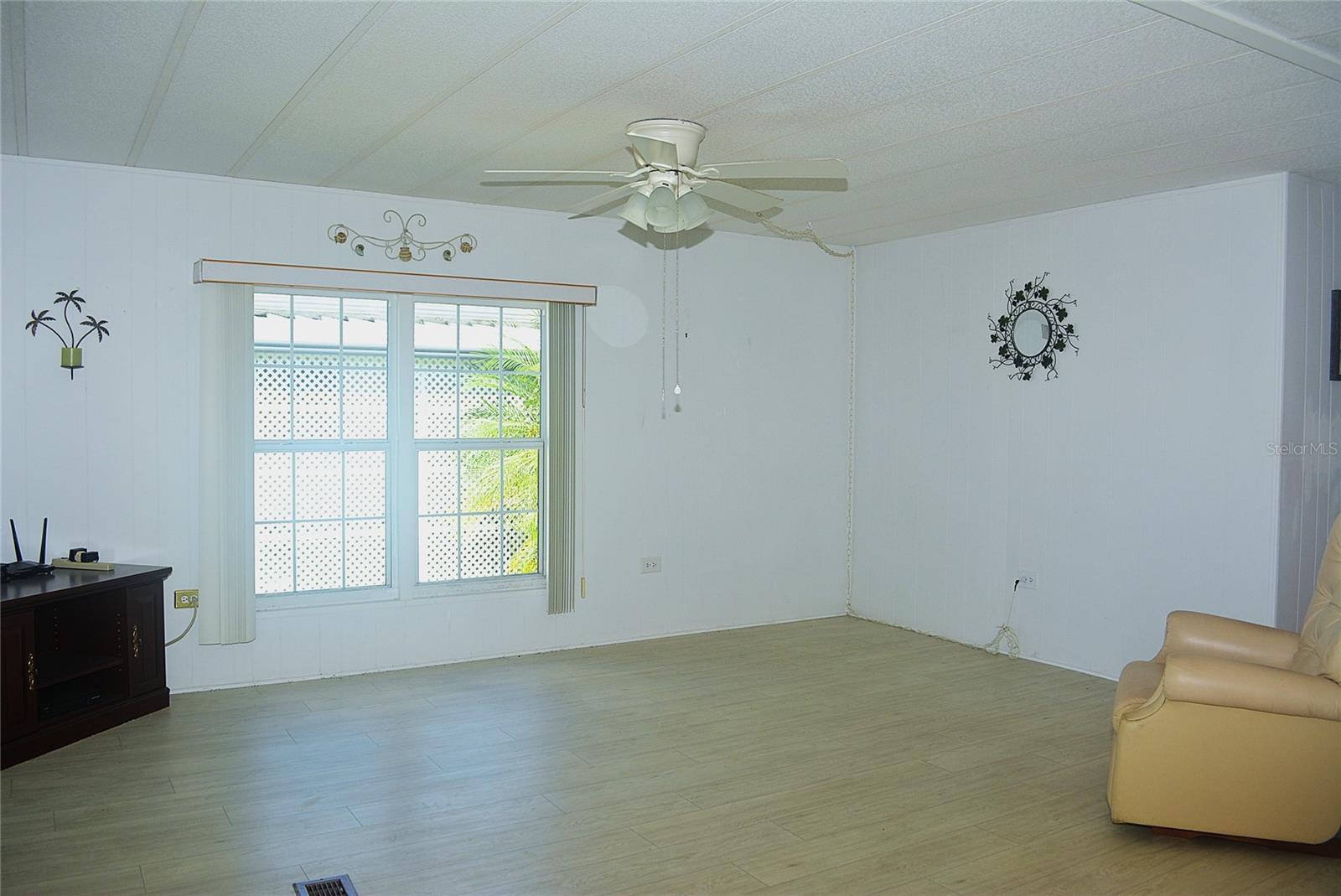 PALM LAKE ESTATES - Residential