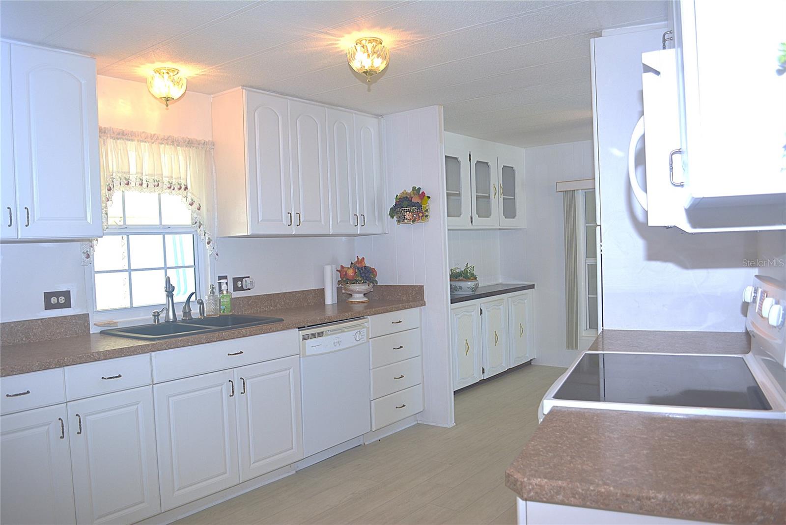 PALM LAKE ESTATES - Residential