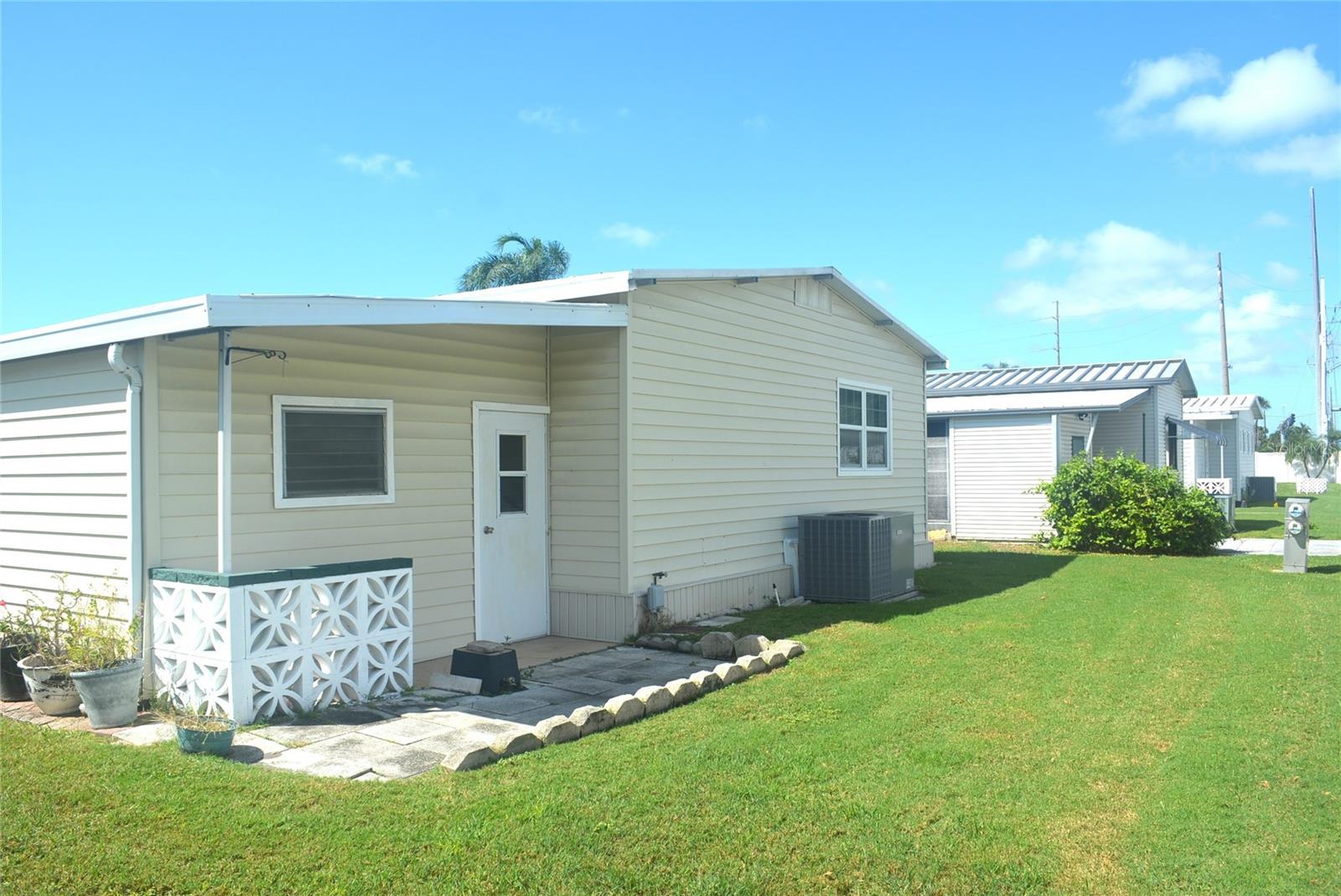 PALM LAKE ESTATES - Residential