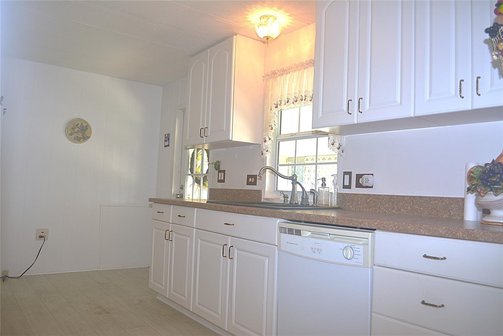 PALM LAKE ESTATES - Residential