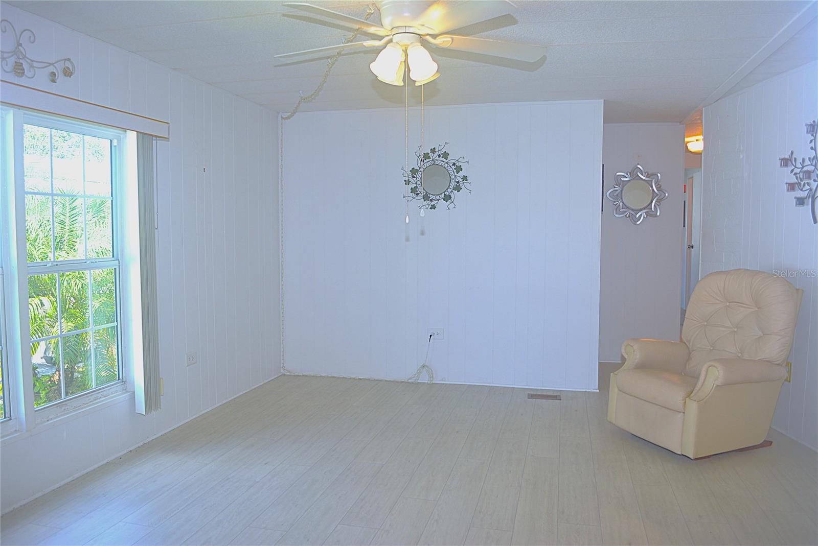 PALM LAKE ESTATES - Residential