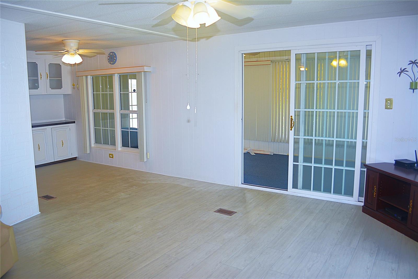 PALM LAKE ESTATES - Residential