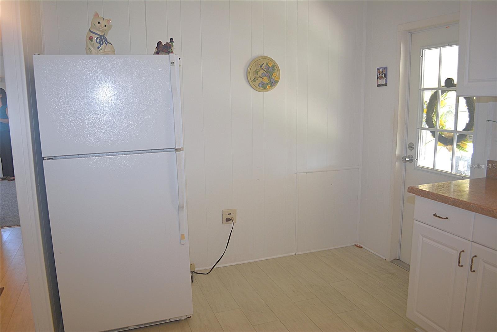 PALM LAKE ESTATES - Residential