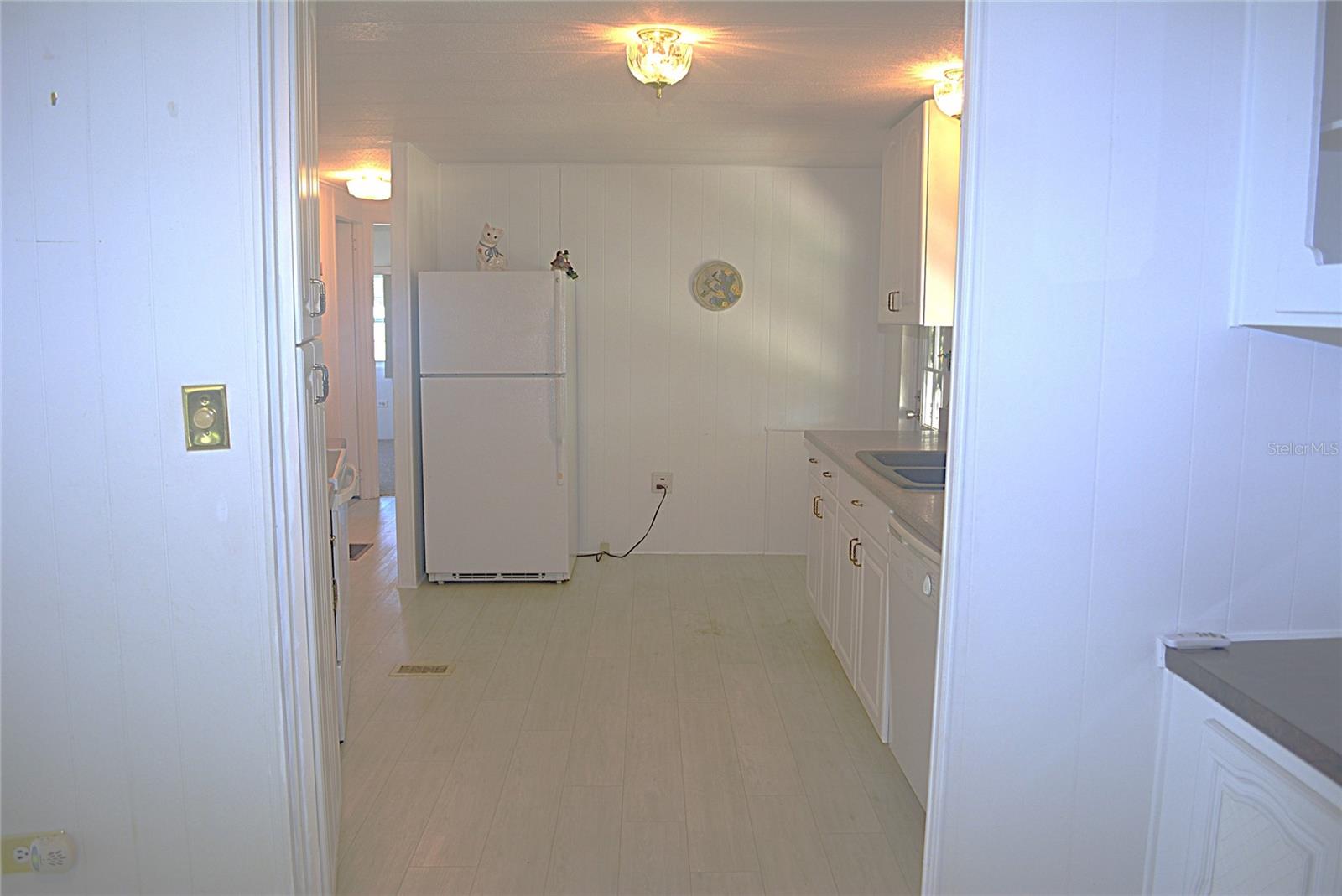 PALM LAKE ESTATES - Residential