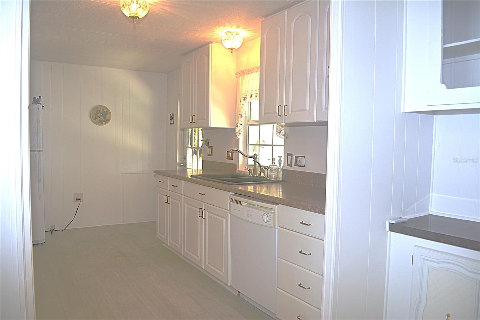 PALM LAKE ESTATES - Residential