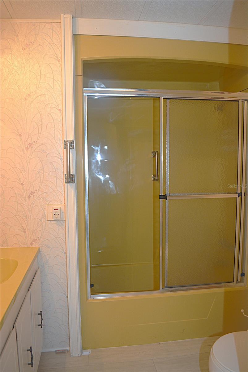 PALM LAKE ESTATES - Residential