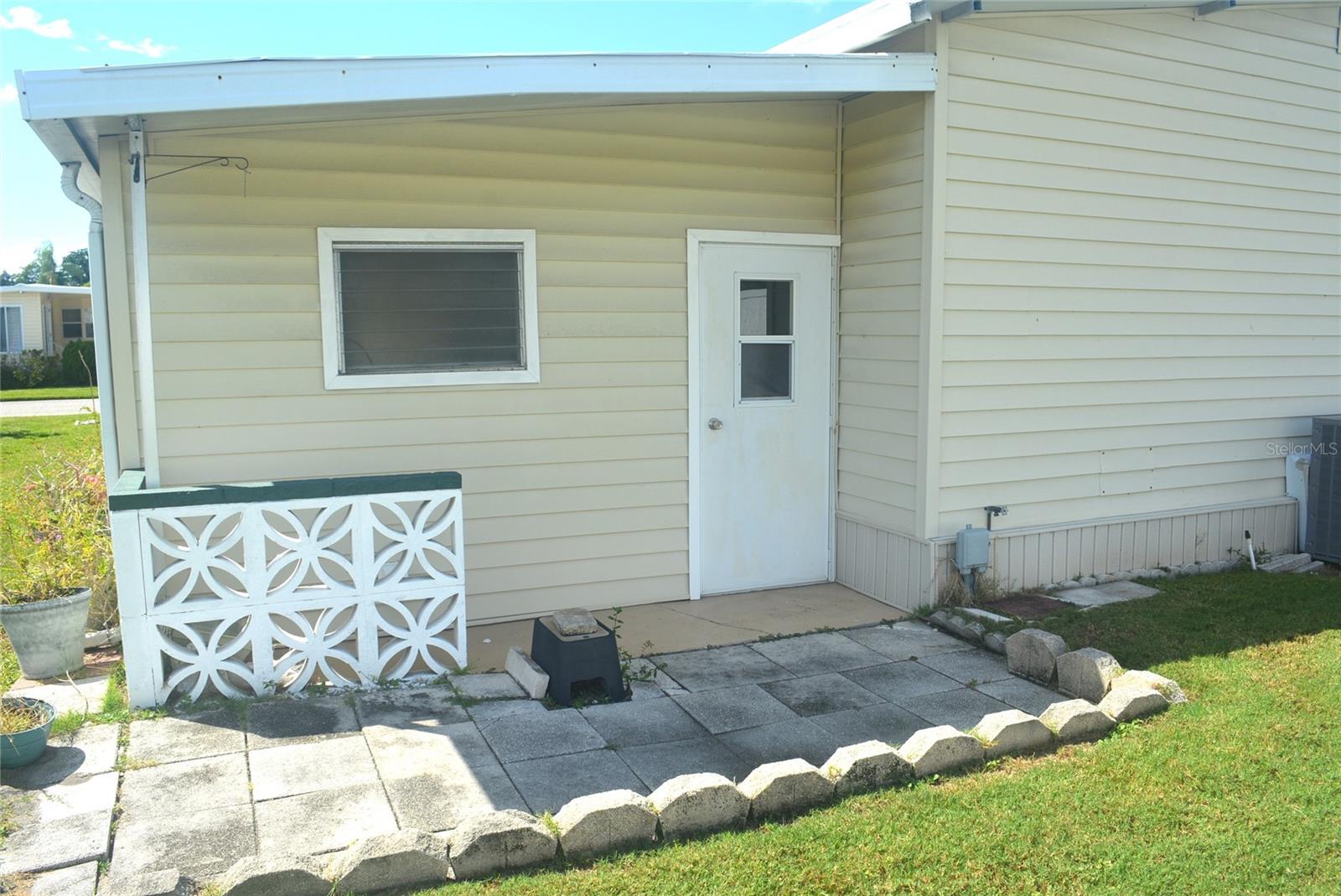 PALM LAKE ESTATES - Residential