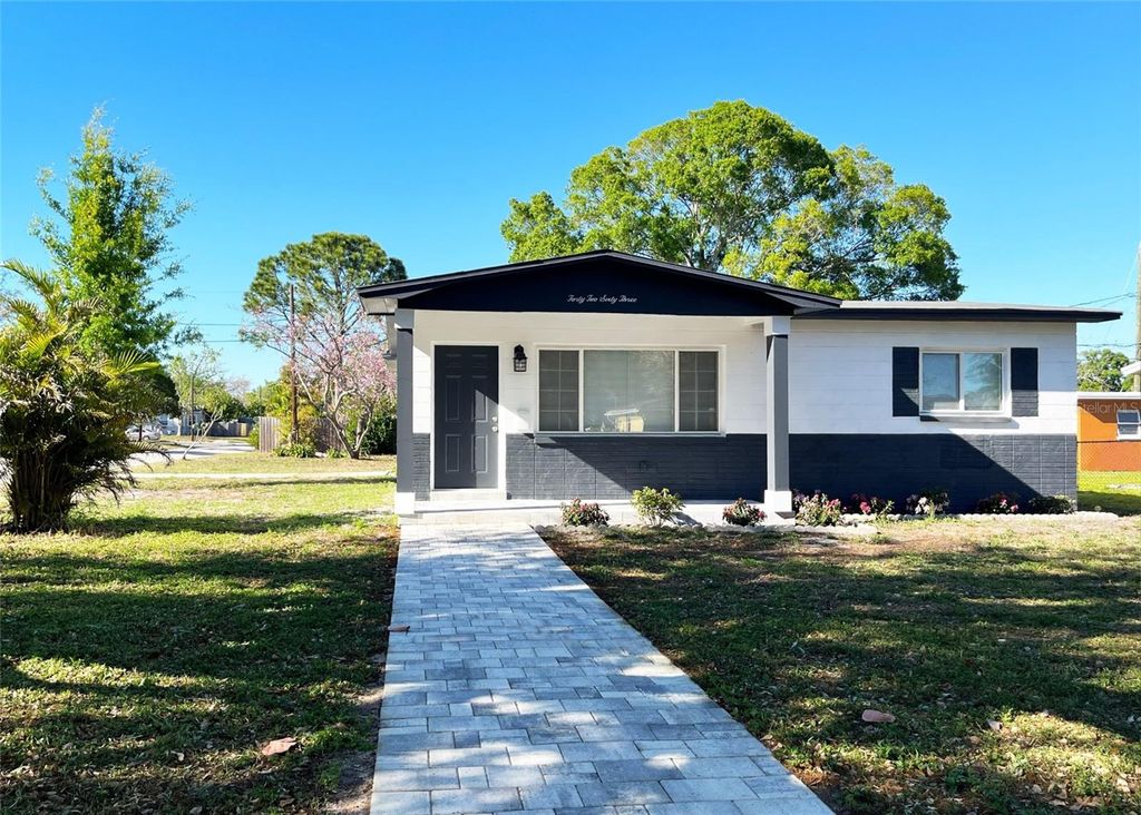 Photo of 4263 7th Avenue N, St Petersburg, FL 33713 (MLS # TB8488166)