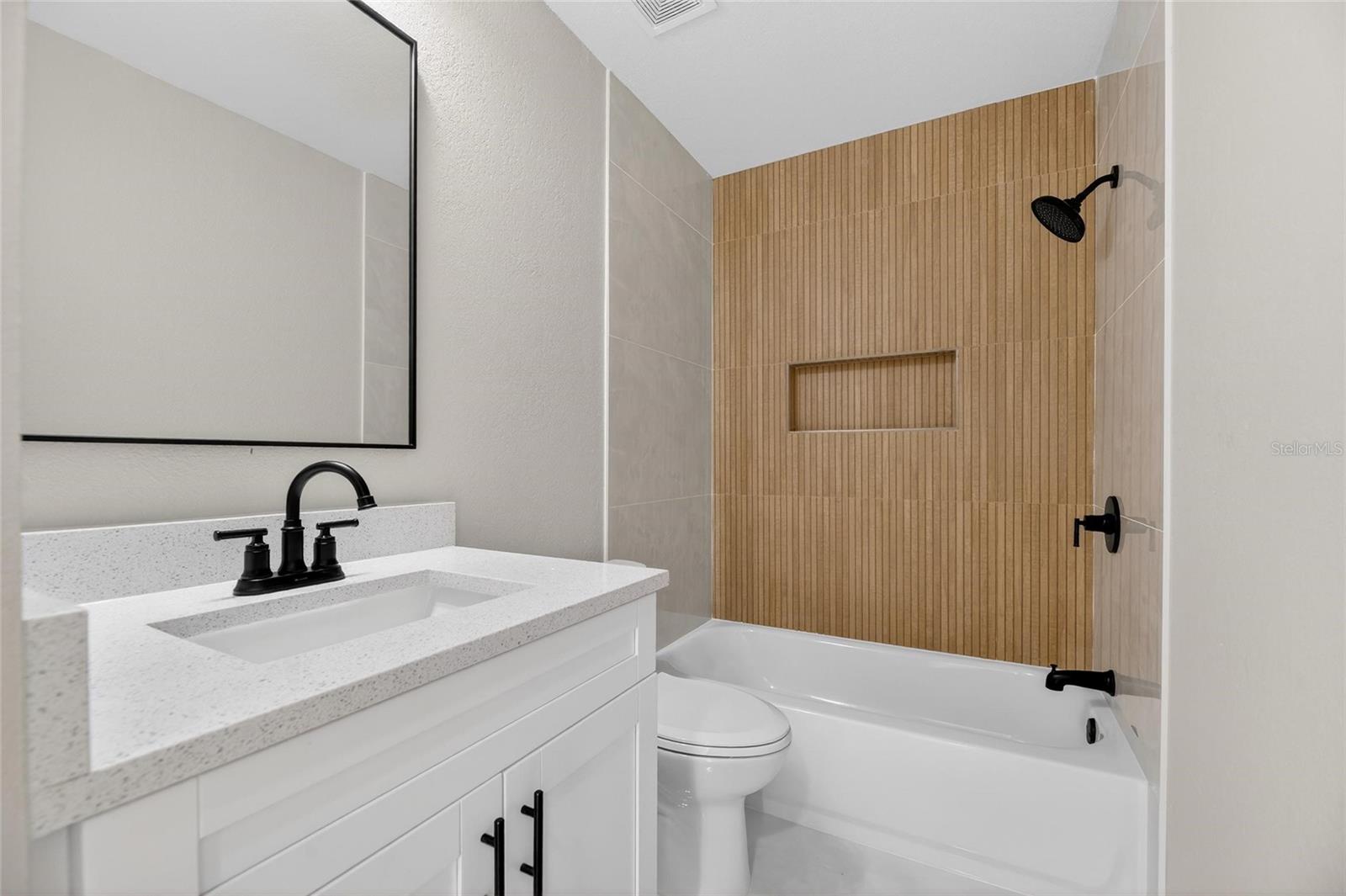 LAKEVIEW VILLAGE SEC J - Residential