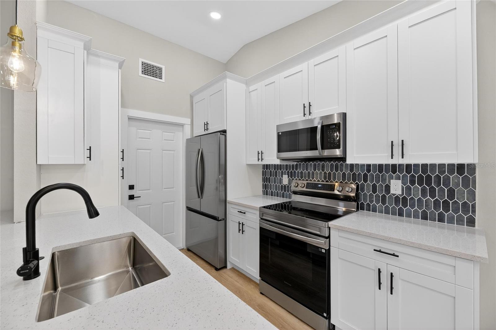 LAKEVIEW VILLAGE SEC J - Residential