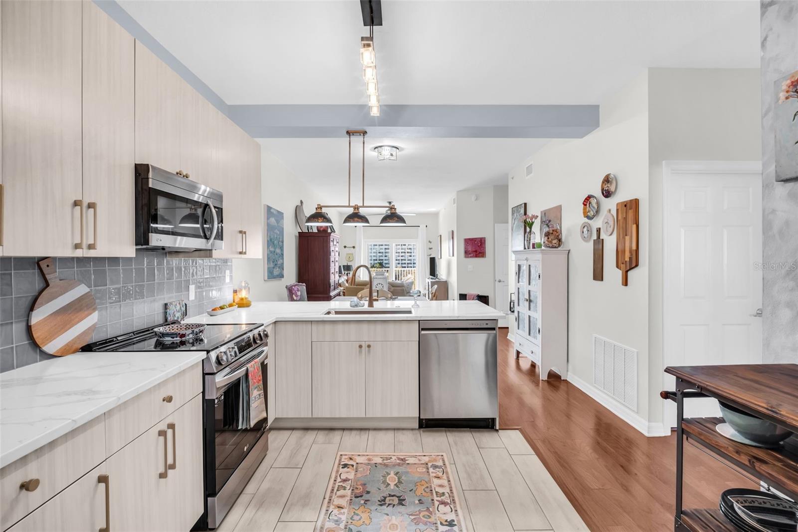 CASABLANCA TOWERS CONDO - Residential