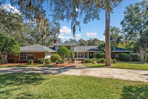 Photo of 203 S Sweetwater Cove Boulevard, Longwood, FL 32779 (MLS # O6350217)