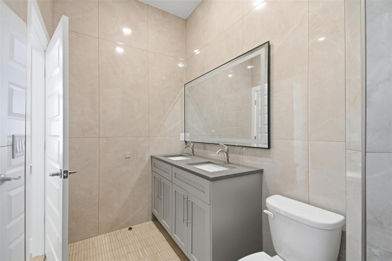 04 FAIRWAYS - Residential Lease