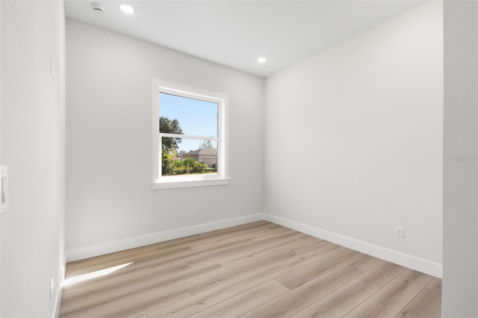 04 FAIRWAYS - Residential Lease