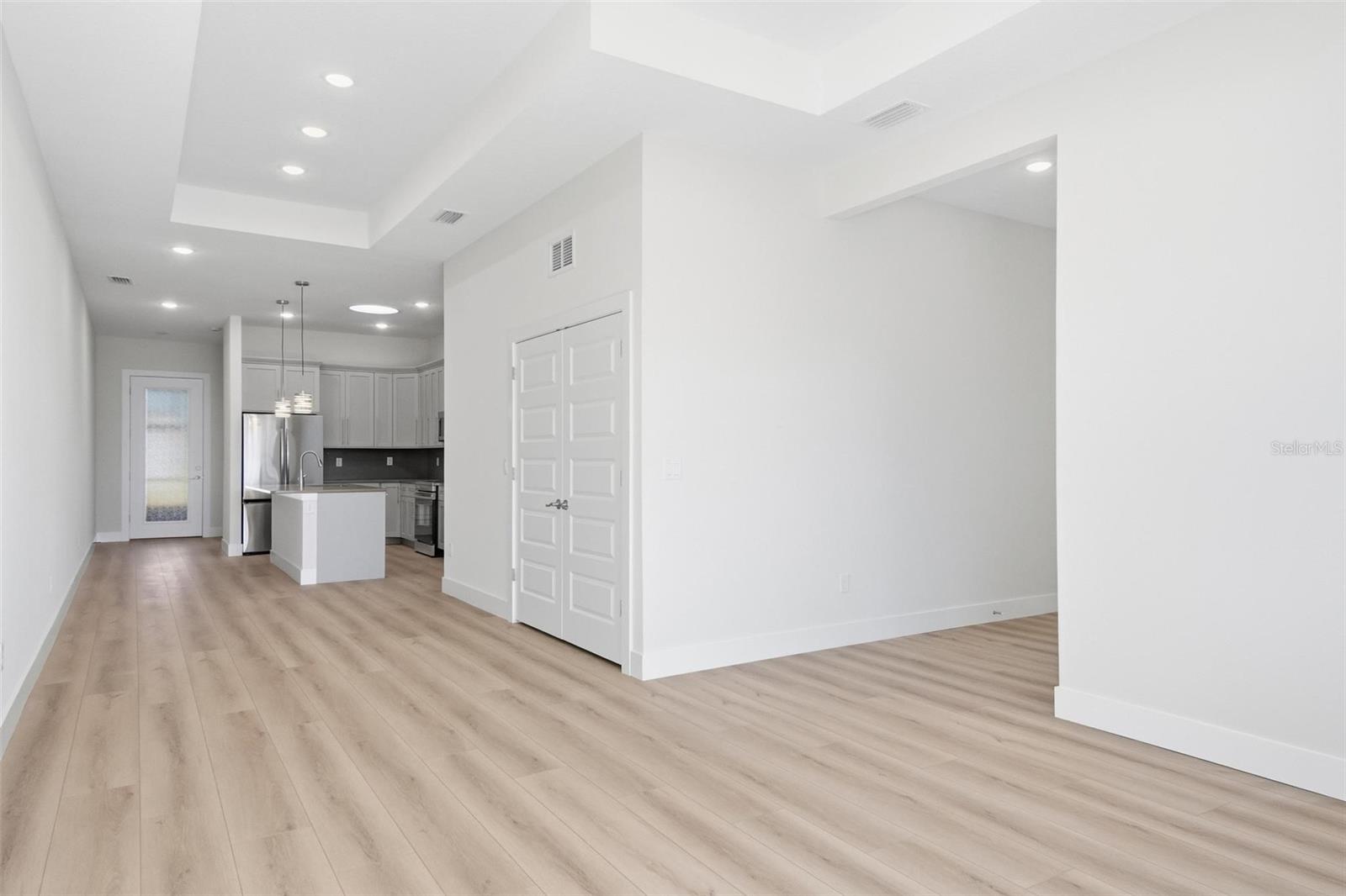 04 FAIRWAYS - Residential Lease