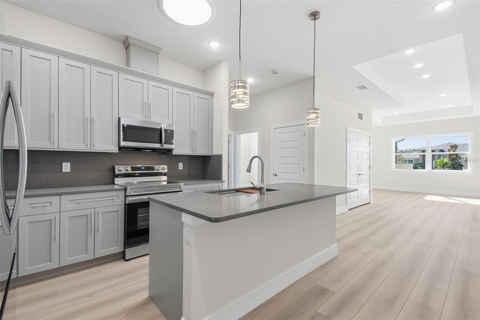 04 FAIRWAYS - Residential Lease