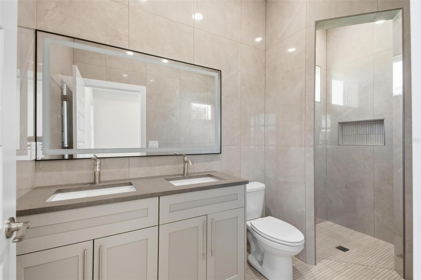 04 FAIRWAYS - Residential Lease