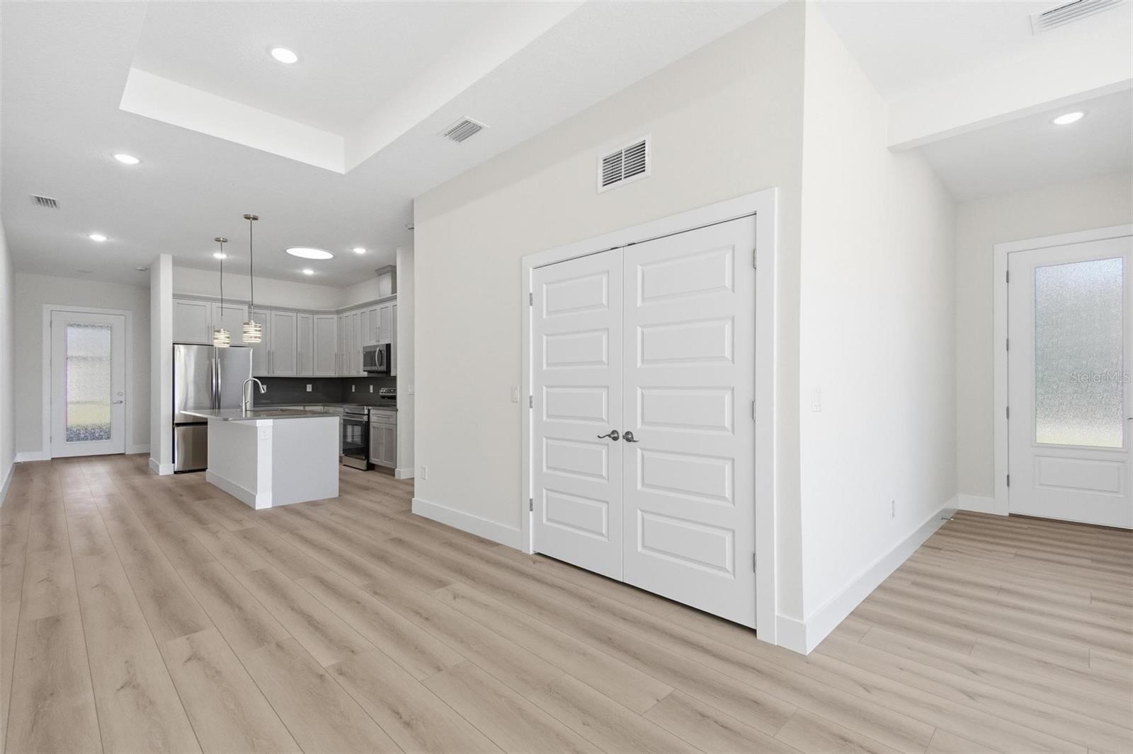 04 FAIRWAYS - Residential Lease