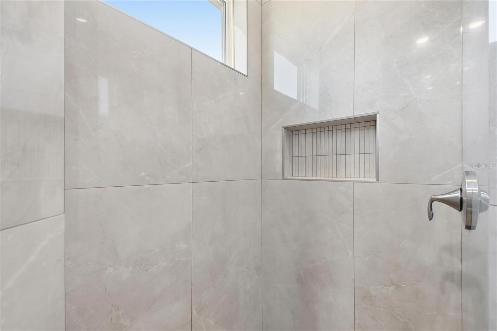 04 FAIRWAYS - Residential Lease