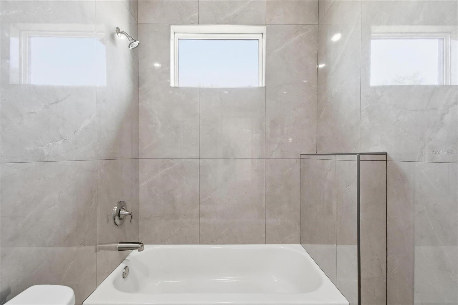 04 FAIRWAYS - Residential Lease