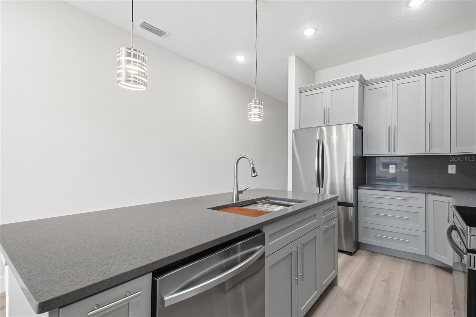 04 FAIRWAYS - Residential Lease