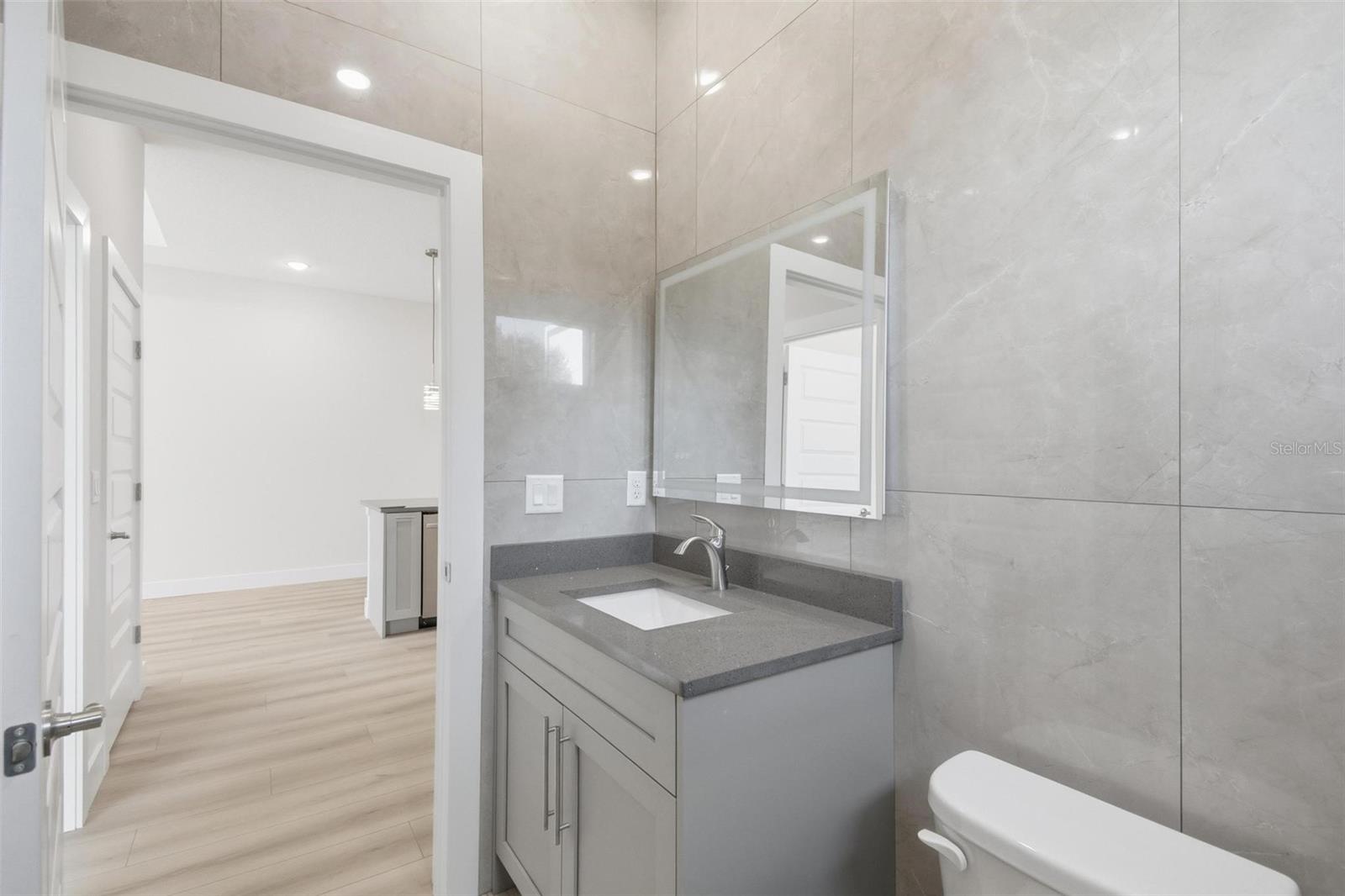 04 FAIRWAYS - Residential Lease