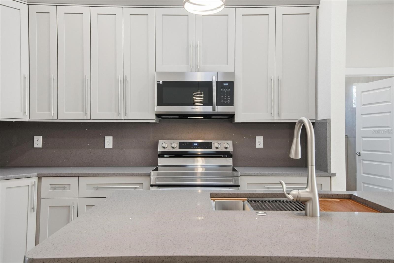 04 FAIRWAYS - Residential Lease