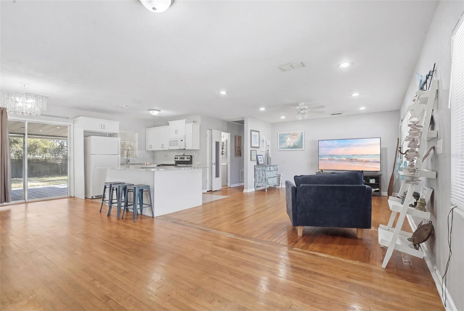 DEBARY S OF HIGHBANKS W OF 17 - Residential