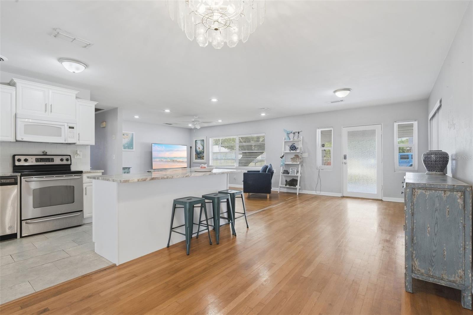 DEBARY S OF HIGHBANKS W OF 17 - Residential