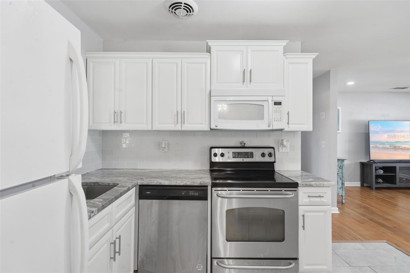 DEBARY S OF HIGHBANKS W OF 17 - Residential