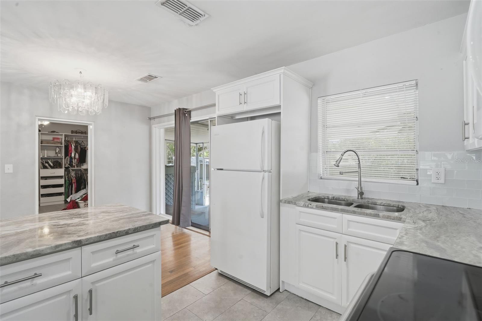 DEBARY S OF HIGHBANKS W OF 17 - Residential