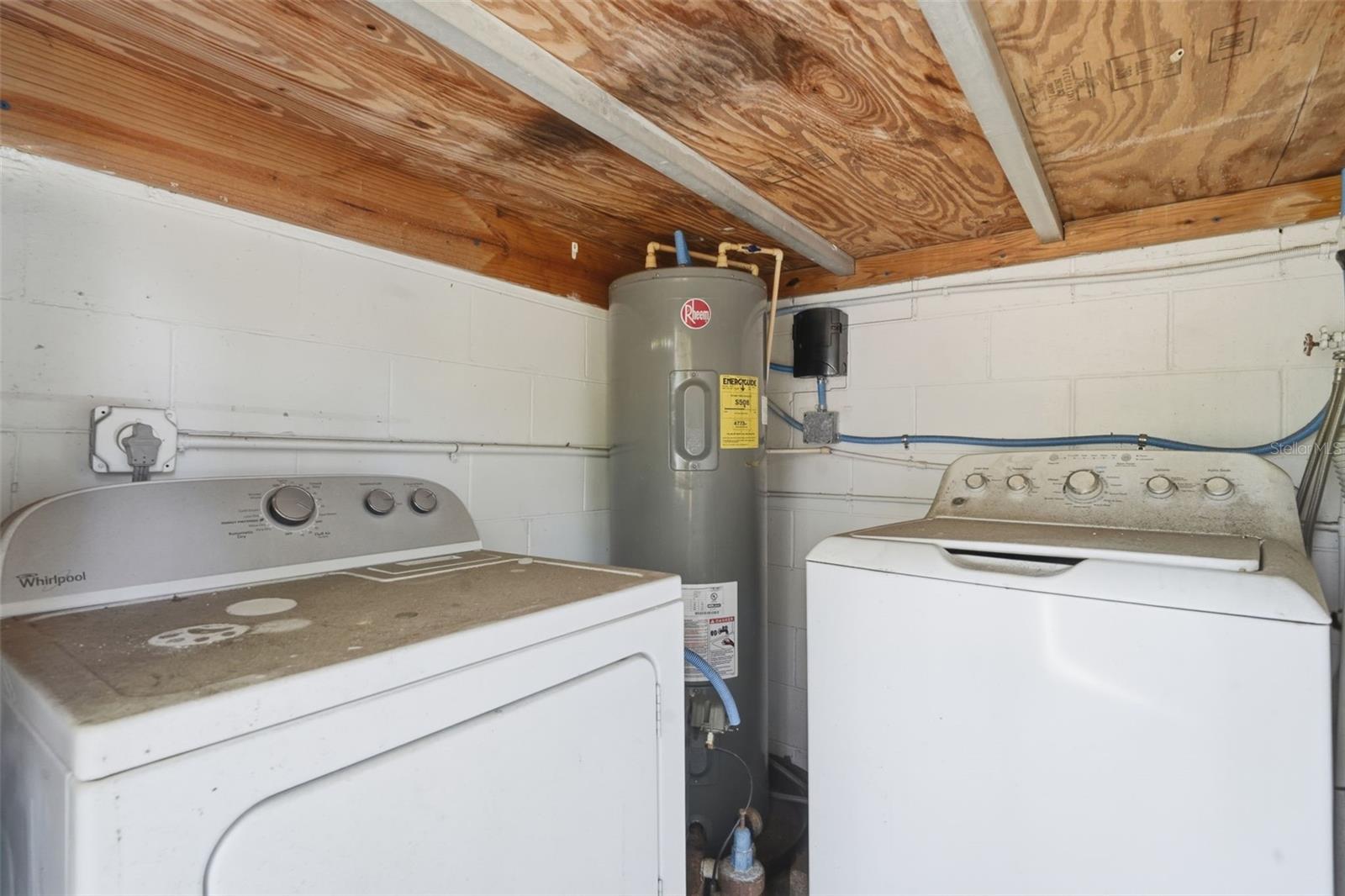 DEBARY S OF HIGHBANKS W OF 17 - Residential