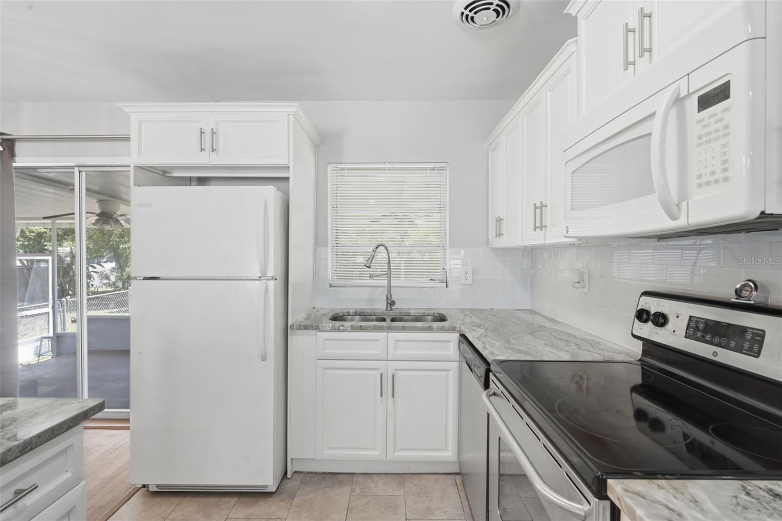 DEBARY S OF HIGHBANKS W OF 17 - Residential