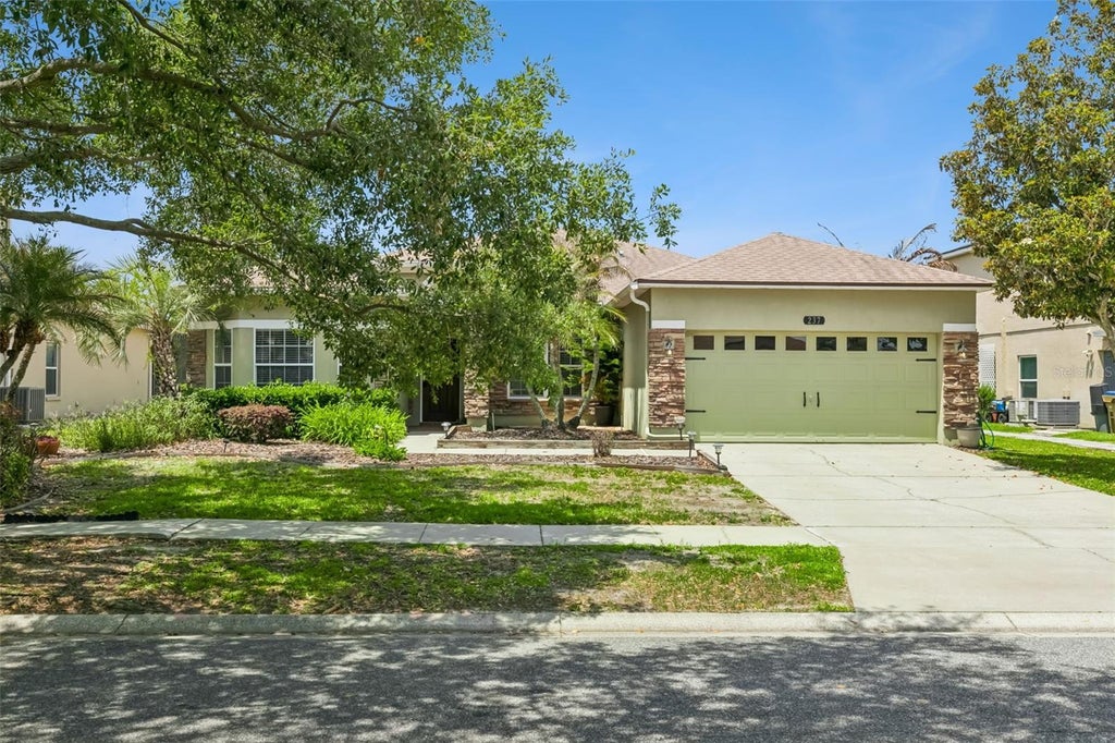 Photo of 237 Strathmore Circle, Kissimmee, FL 34744 (MLS # O6438733)