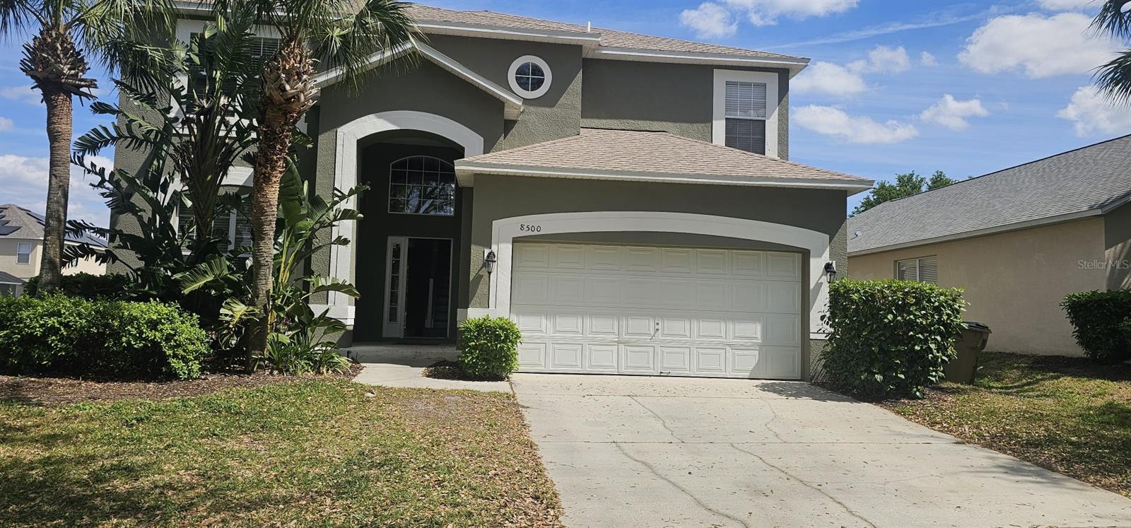 Step into luxury with this stunning 6-bedroom, 6-bathroom home in the exclusive gated Emerald Island Resort. Built in 2005, this residence offers ~2,881 sq ft of living space on an ~8,660 sq ft lot. From its open floor plan and high ceilings to four en-suite bedrooms and a master suite on the main level, every detail elevates comfort. Outdoors, enjoy your private heated pool & spa, deck and screened patio—ideal for relaxing or entertaining.
Resort amenities abound: 24-hour guard gate, clubhouse, fitness center, multiple pools, tennis & basketball courts, nature trails, and more. Minutes from Disney, shopping, fine dining, and top-rated schools. Perfect as a family home, vacation getaway, or short-term rental investment. Don’t miss this gem!