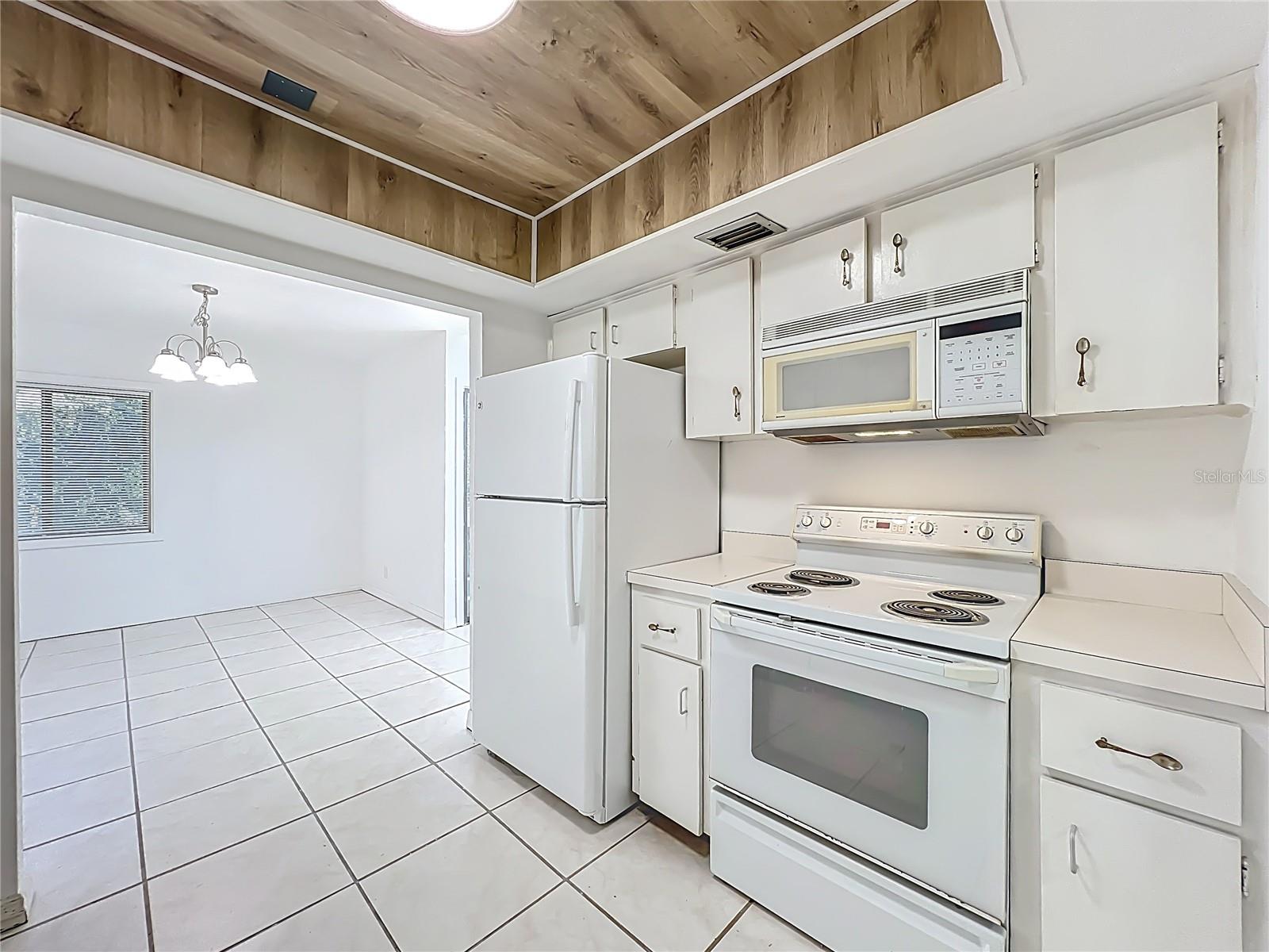 CROWN OAKS - Residential