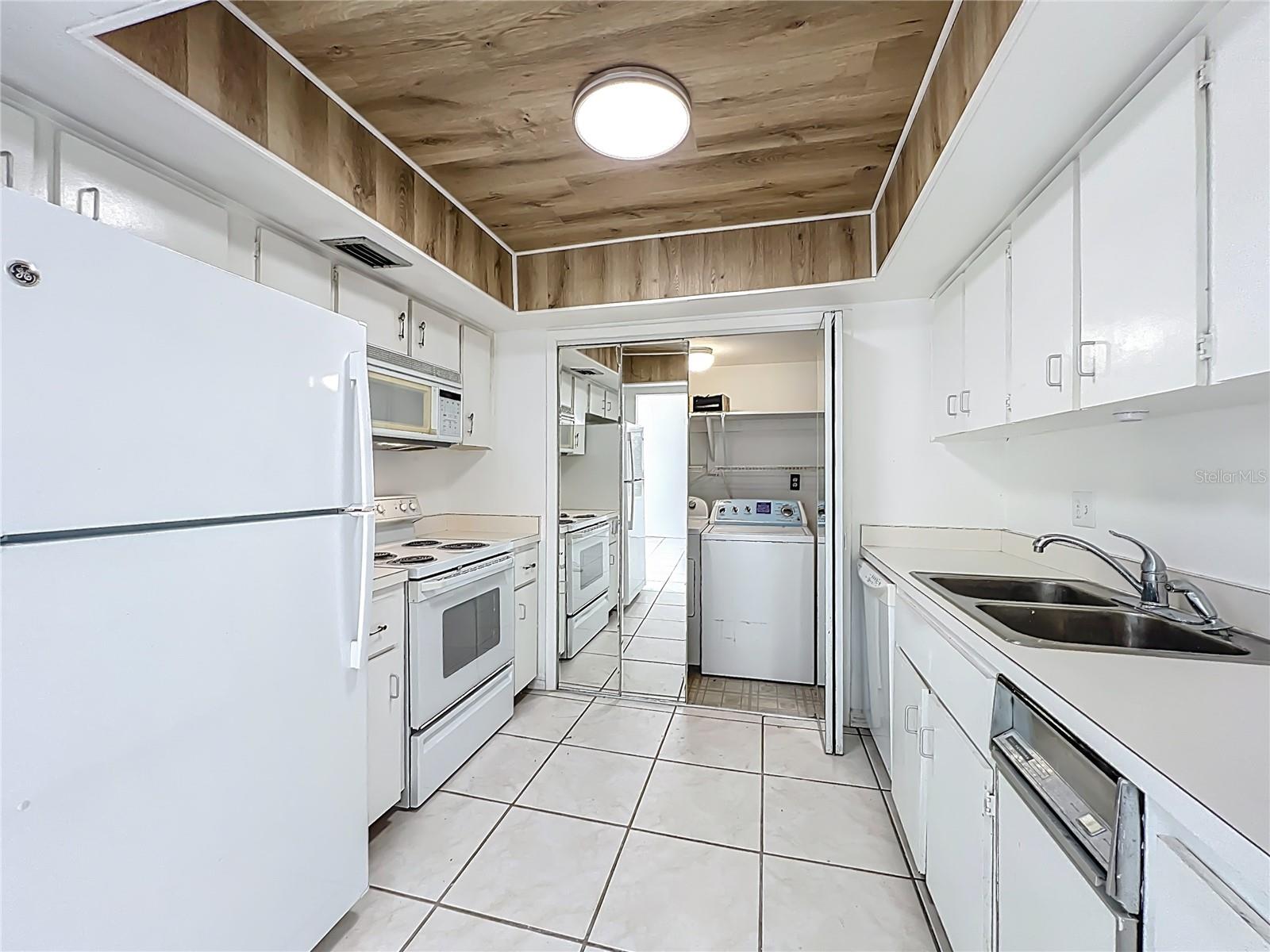 CROWN OAKS - Residential