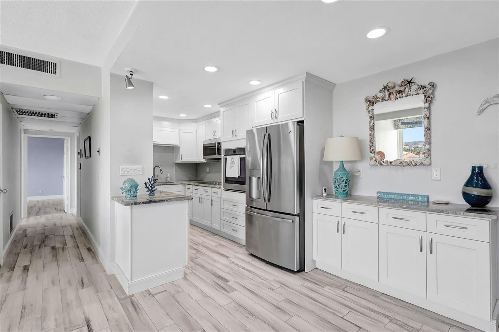 31 ISLAND WAY 406