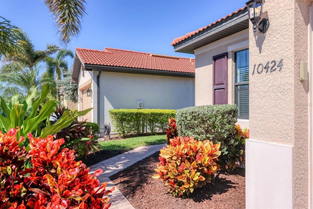 Photo of 10424 Crooked Creek Drive, Venice, FL 34293 (MLS # N6140957)