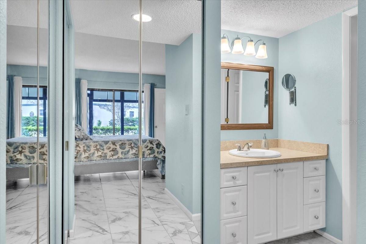 OAKS 04 - Residential