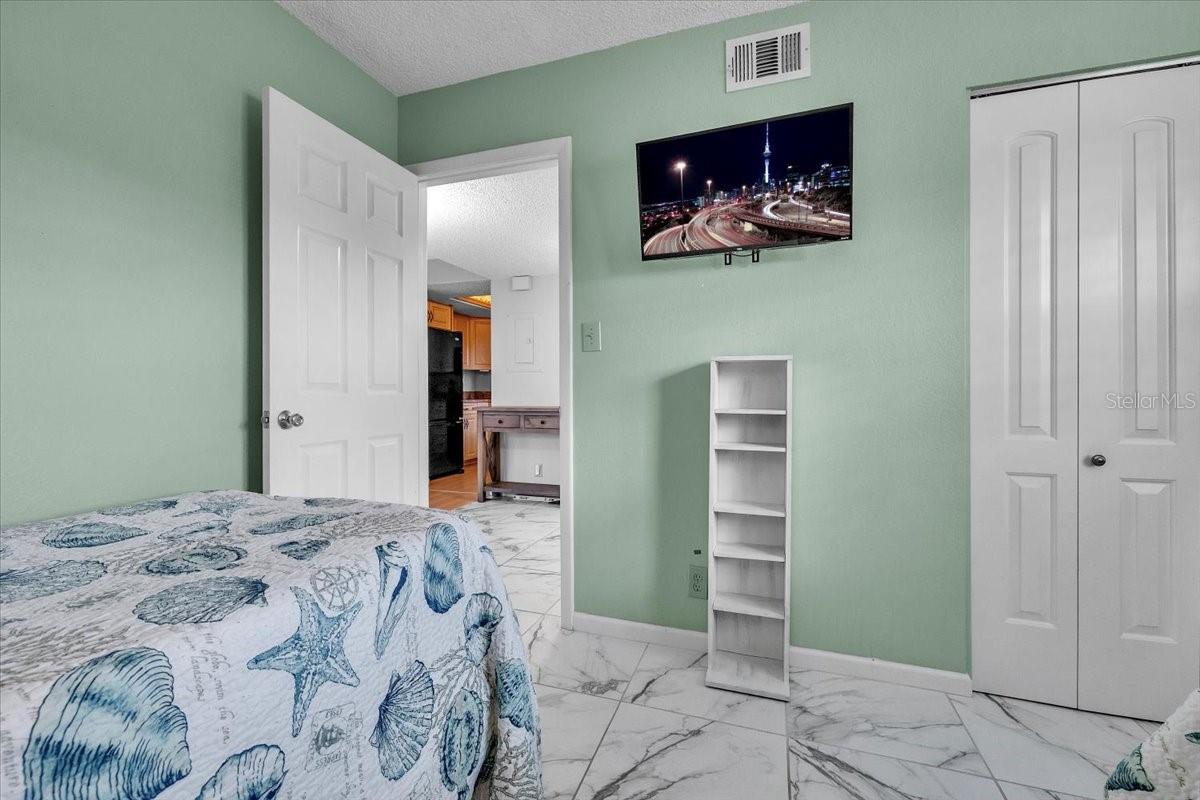 OAKS 04 - Residential