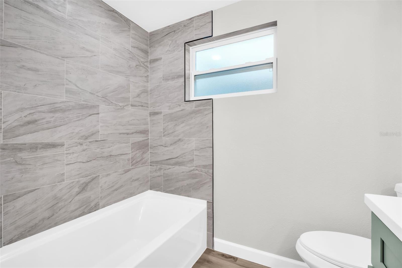 FLOR A MAR SEC C07 ADD 03 - Residential Lease