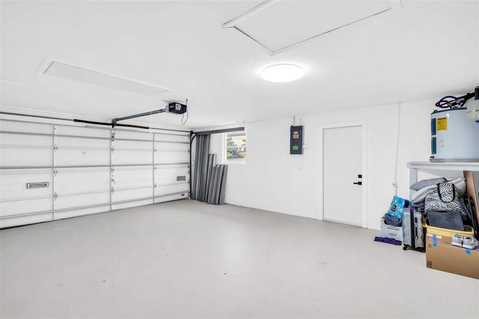 FLOR A MAR SEC C07 ADD 03 - Residential Lease