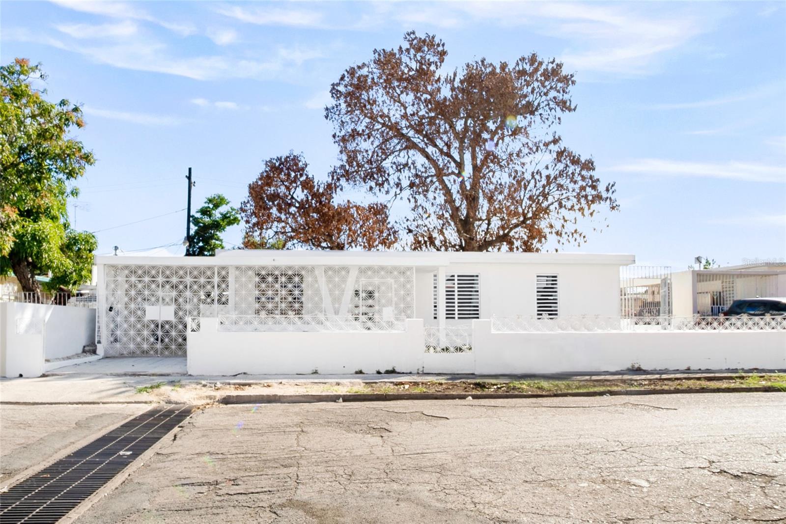 URB. PALO DE PAN - Residential