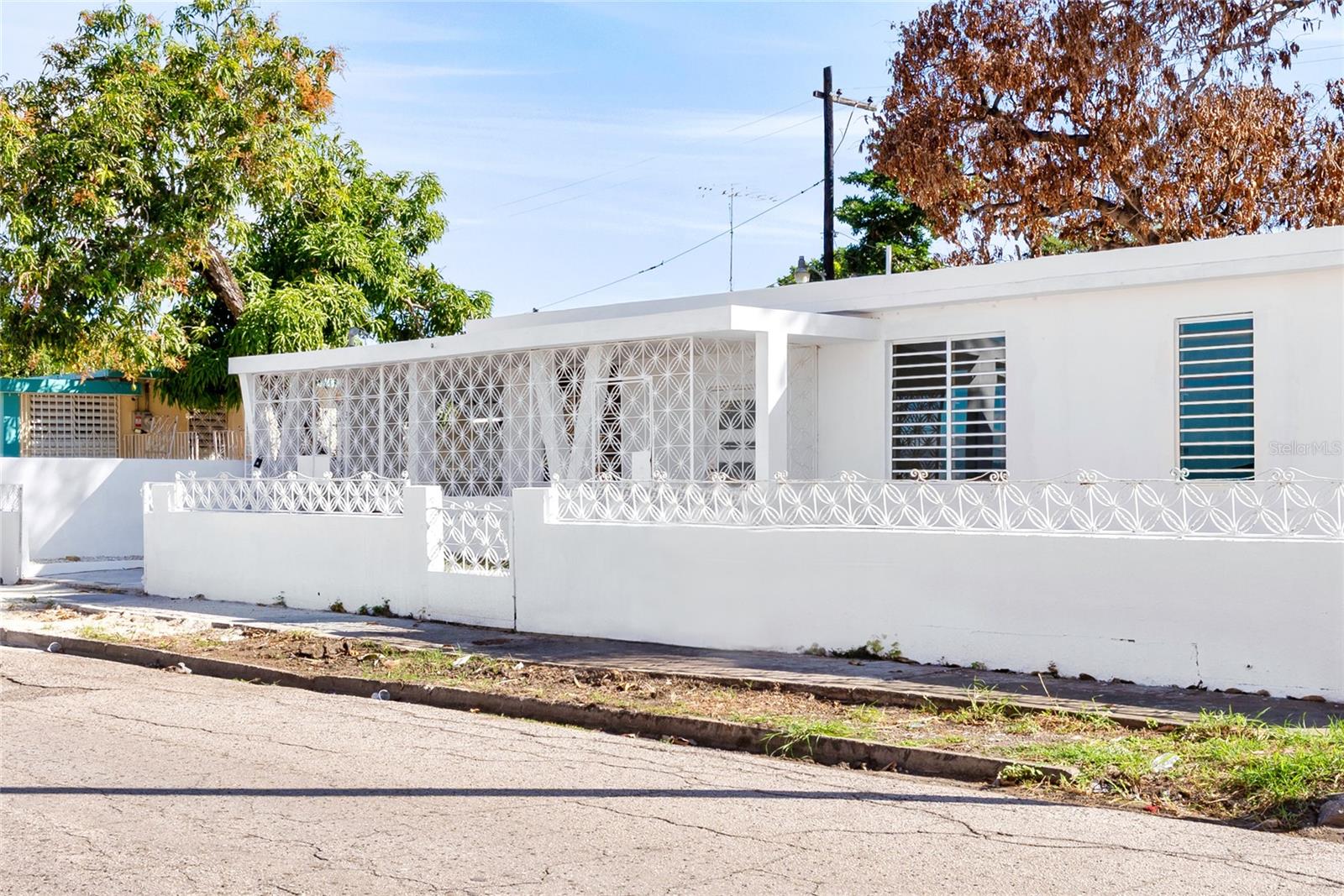 URB. PALO DE PAN - Residential