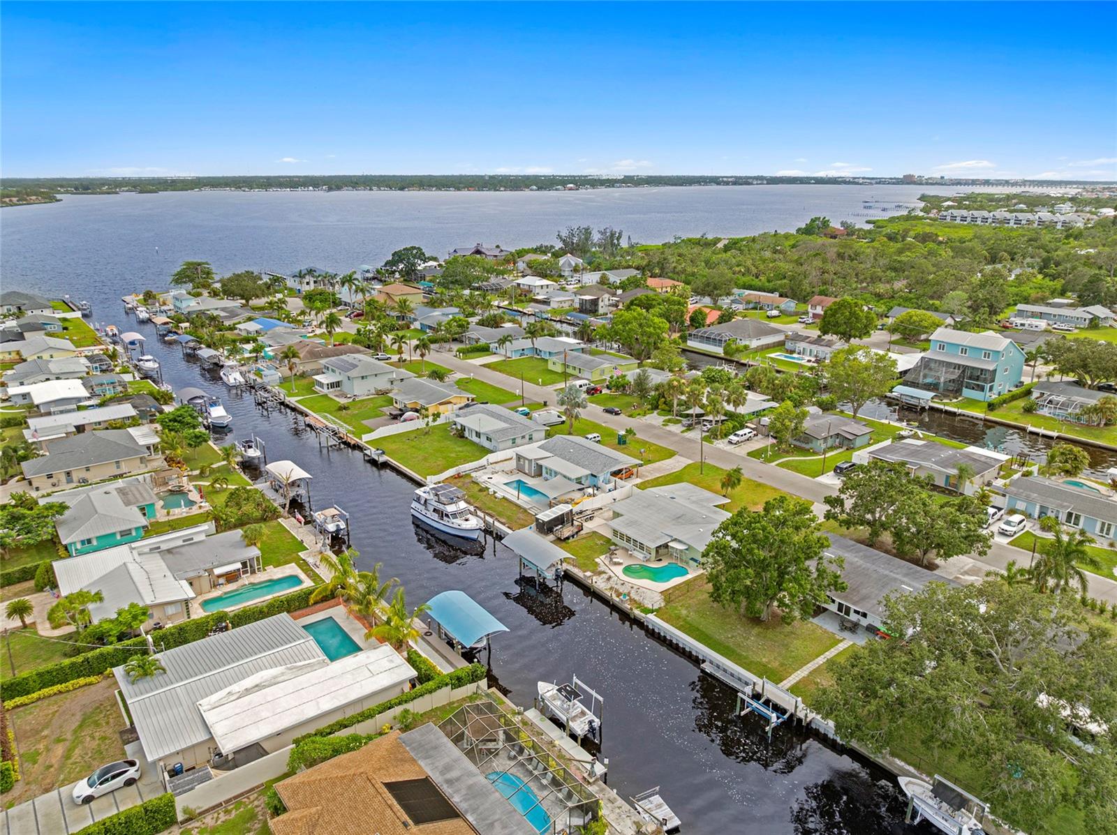 TROPICAL HARBOR SEC 1 - Residential