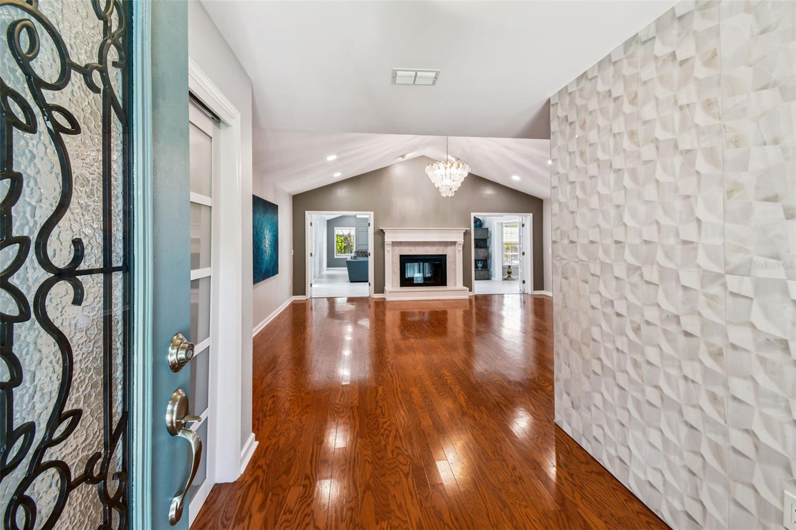822 VILLAGE WAY