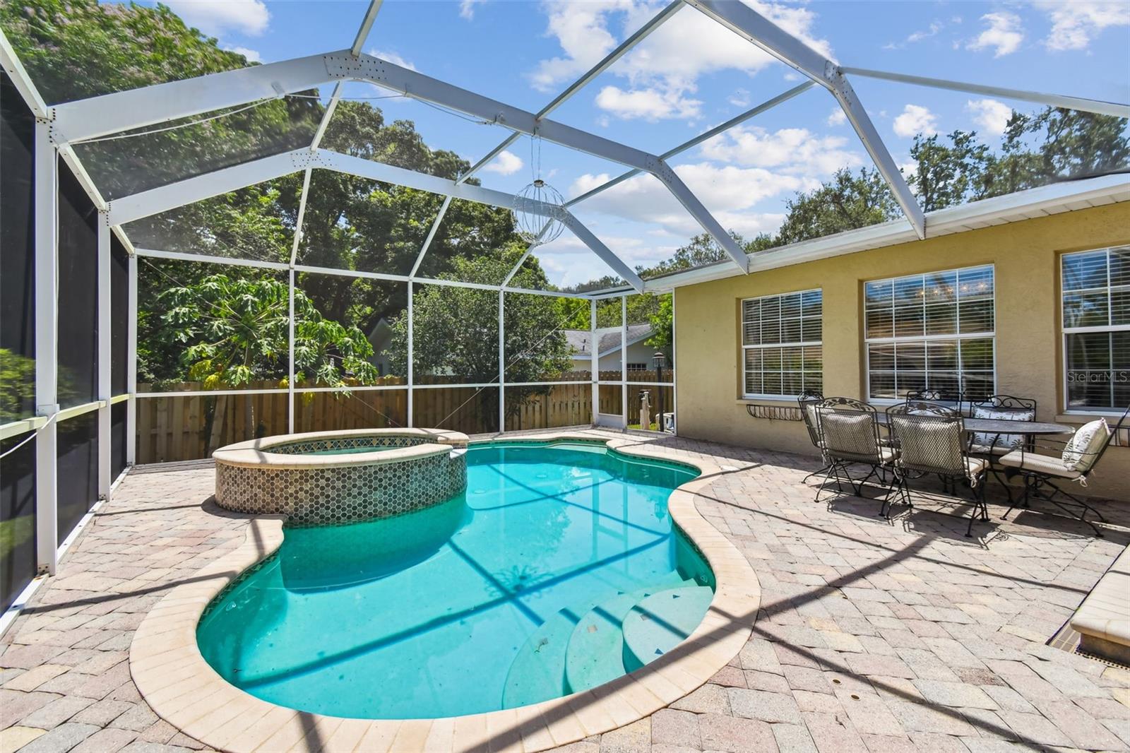 822 VILLAGE WAY