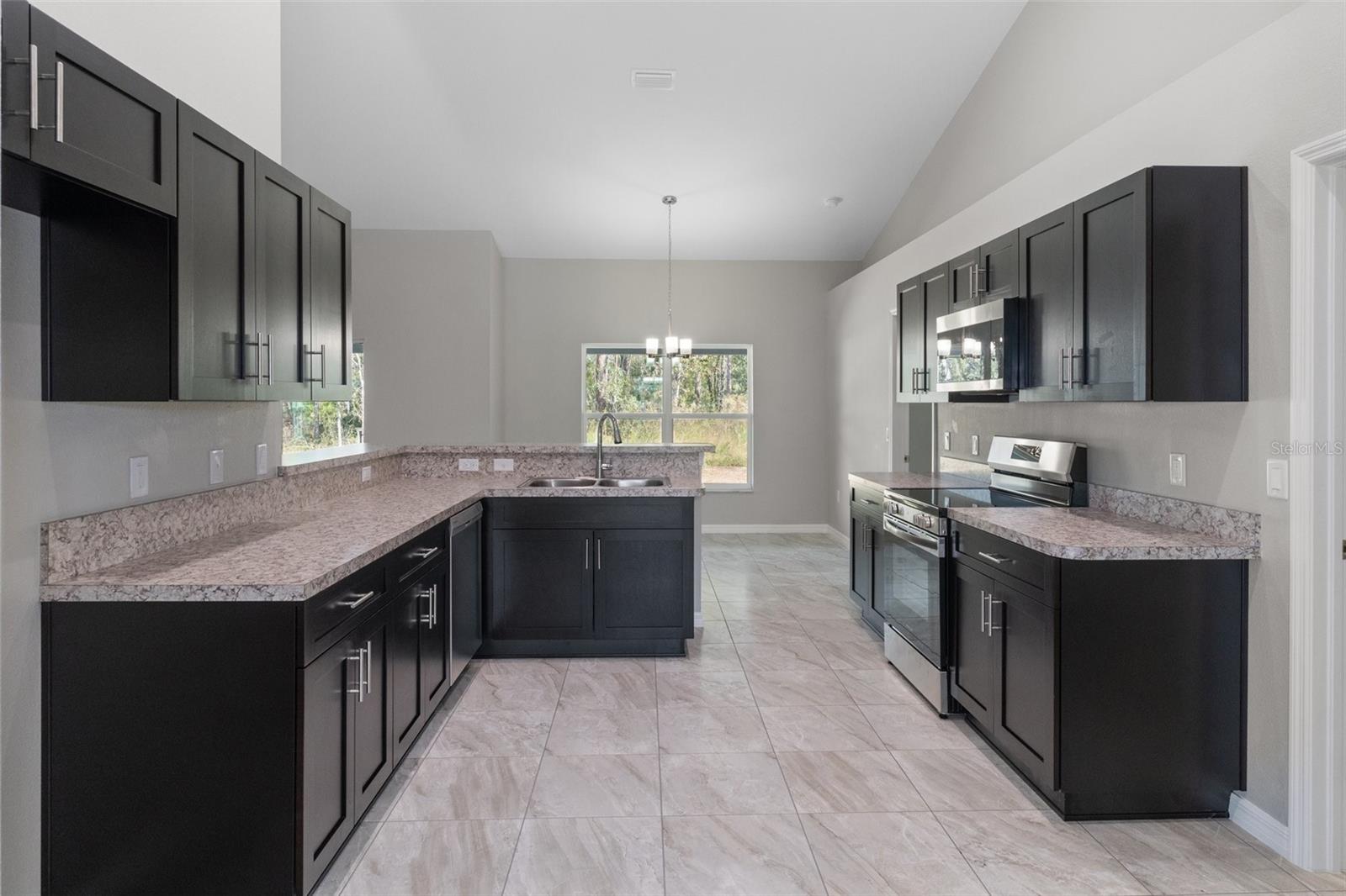 ROYAL HIGHLANDS - Residential