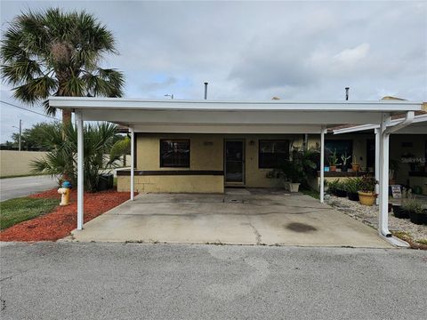 A home in WINTER HAVEN